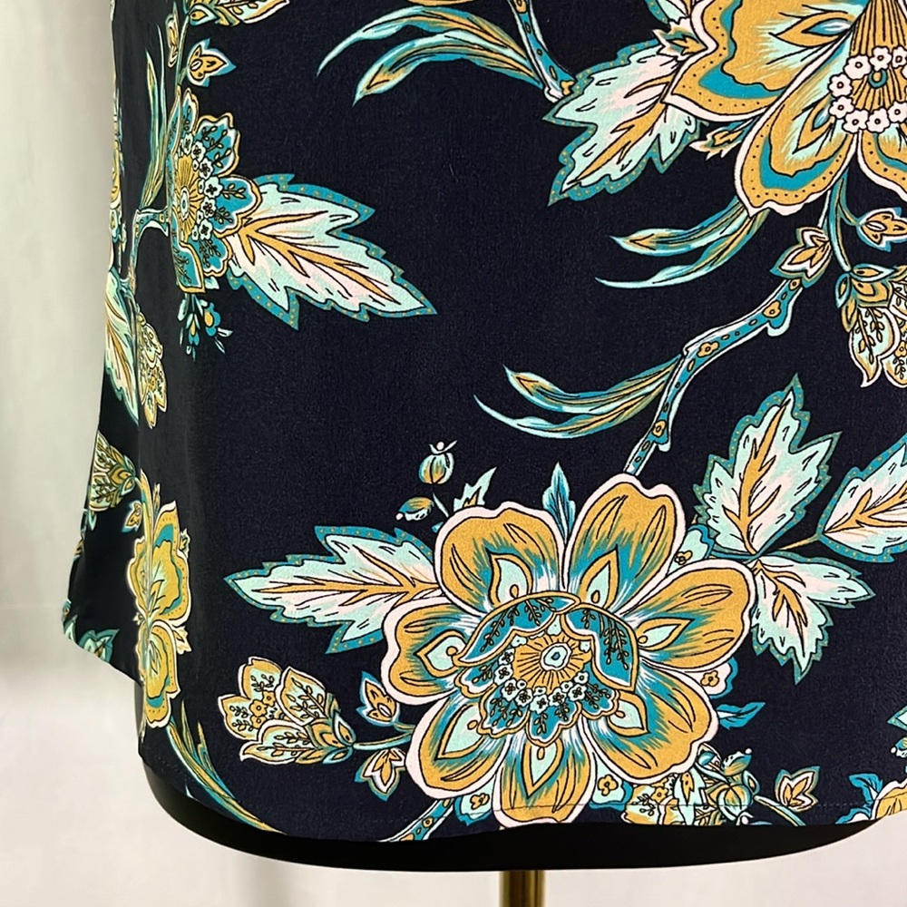 ๐ 6 for $35 โข J. Crew Factory Navy Multicolor Floral Sleeveless Ruffled Blouse - Picture 8 of 16